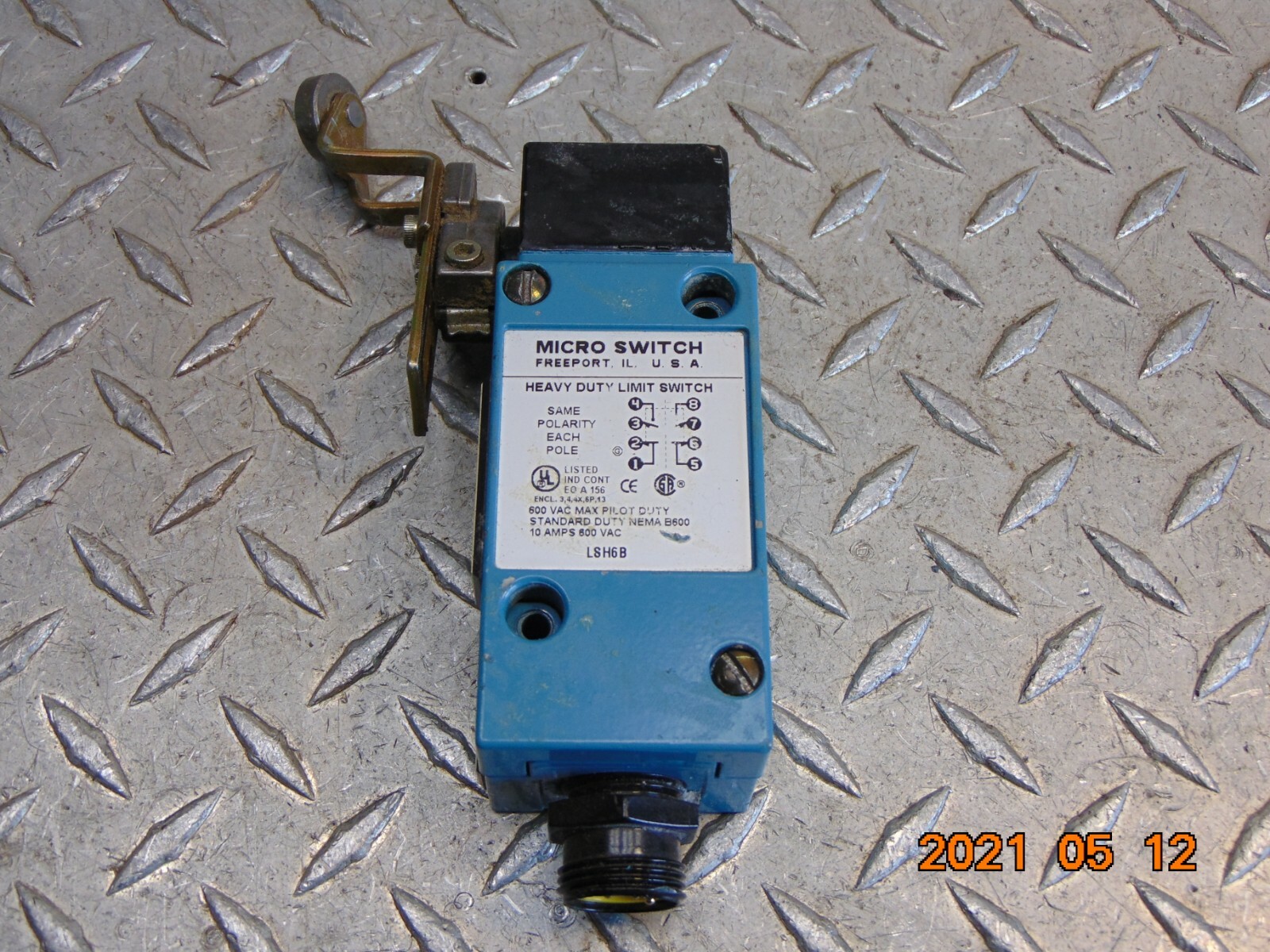 MICRO SWITCH LSH6B LIMIT SWITCH with LSZ1H ROLLER OPERATING HEAD