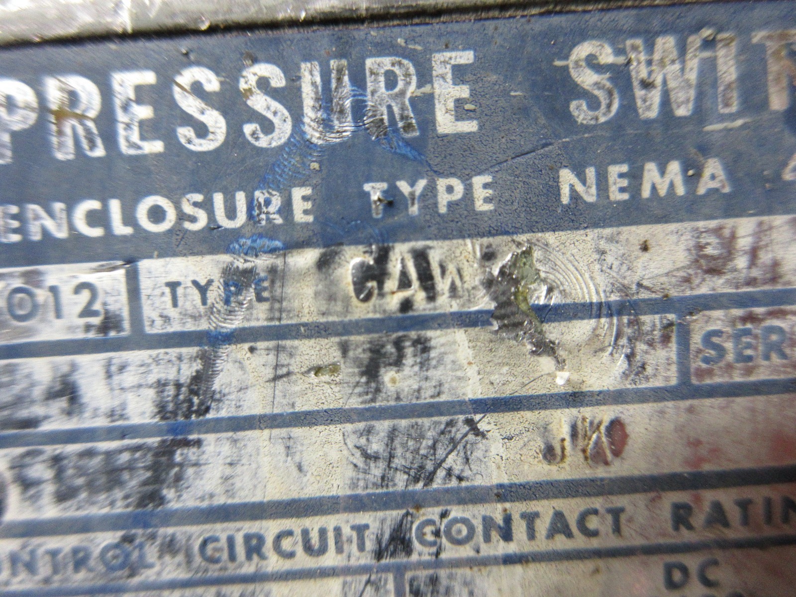 SQUARE D PRESSURE SWITCH ENCLOSURE TYPE NEMA 4&13 CLASS 9012 GAW