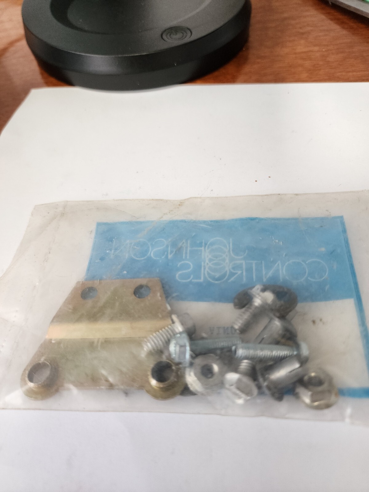 JOHNSON CONTROLS G – 35 – 37 – 4 MOUNTING BRACKET (RC 2-3)