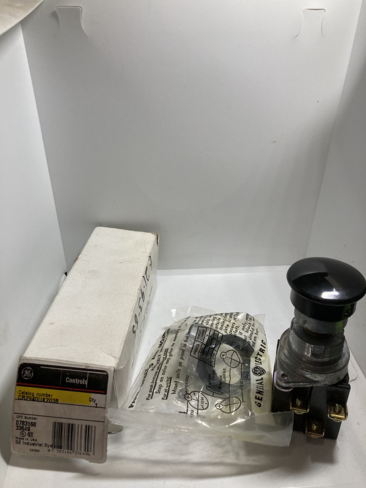 GE CR2940UK203B PUSHBUTTON BLACK 2NO/2NC 600VAC NIB