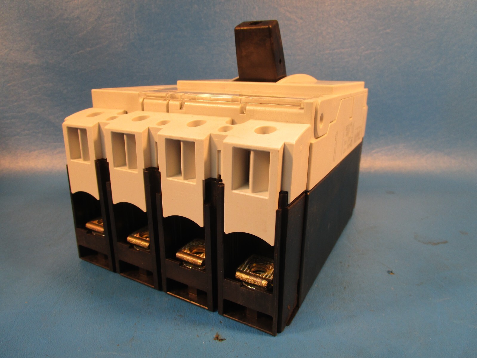 Eaton NZMB2-4-A125, Molded Case Breakers (MCCBs) NZMB2 4P 125A 600V 50/60Hz 3Ph