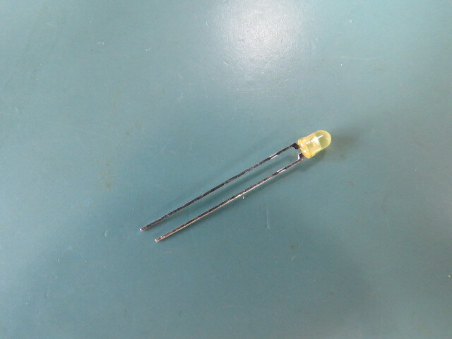 AVAGO HLMP-1719 Qty of 100 per Lot Yellow 585nm LED Indication – Discrete 1.8V