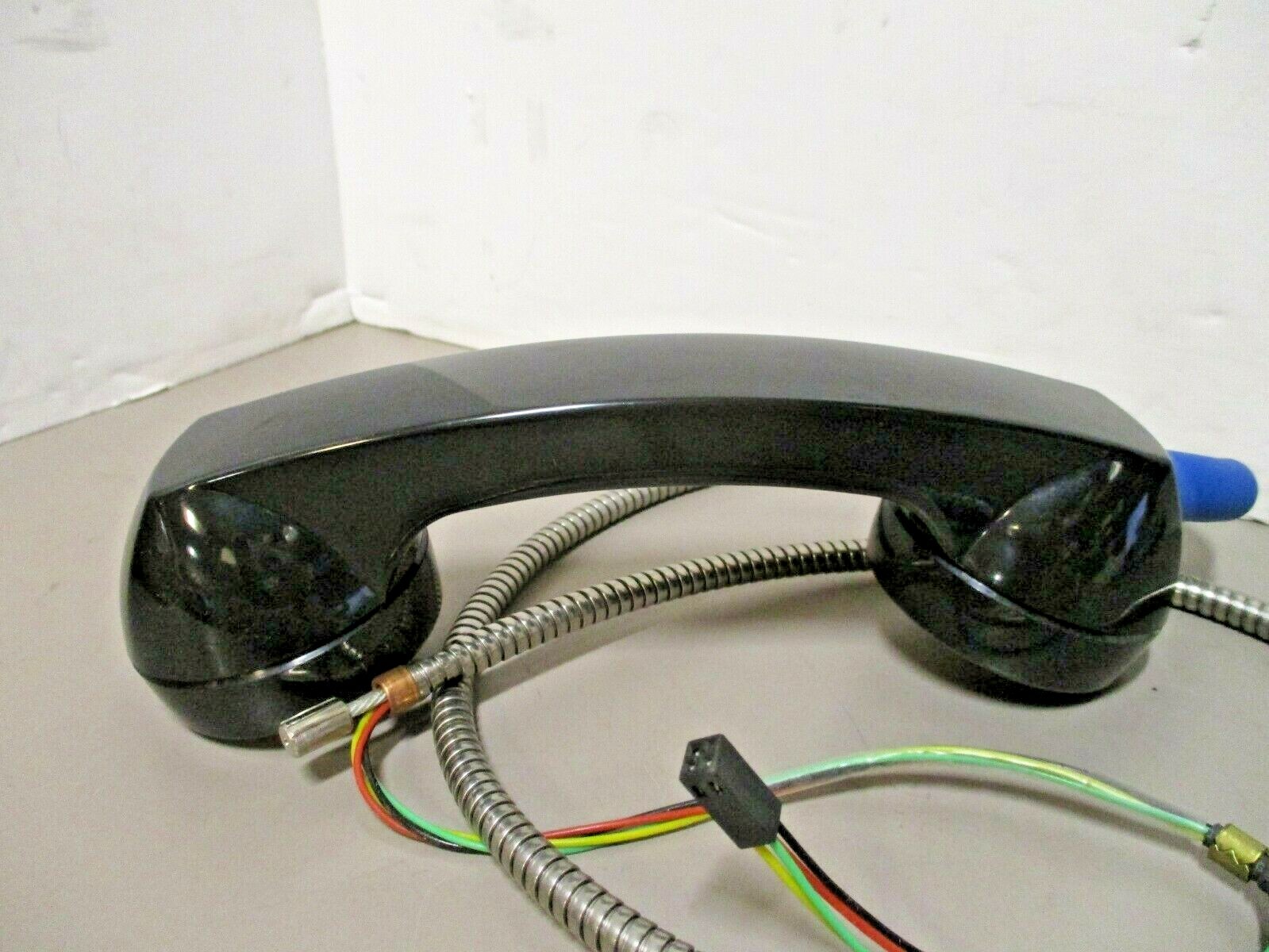 RayTel 2209981 Telephone Handset Short Classic Armored 4-Pin Plug 32″ Cord