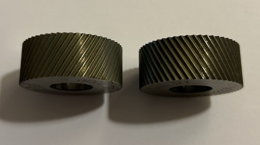 PAIR ACCU TRAK TOOLS 16 TPI KNURLING WHEEL 1 1/4 X 1/2 X 1/2 L&R DIA