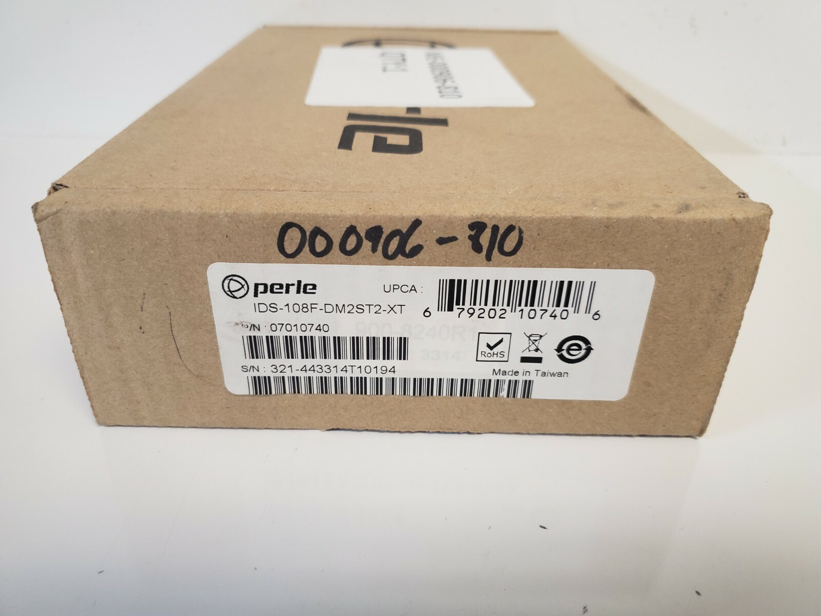 NEW IN BOX! PERLE INDUSTRIAL ETHERNET SWITCH 07010740 IDS-108F-DM2ST2-XT
