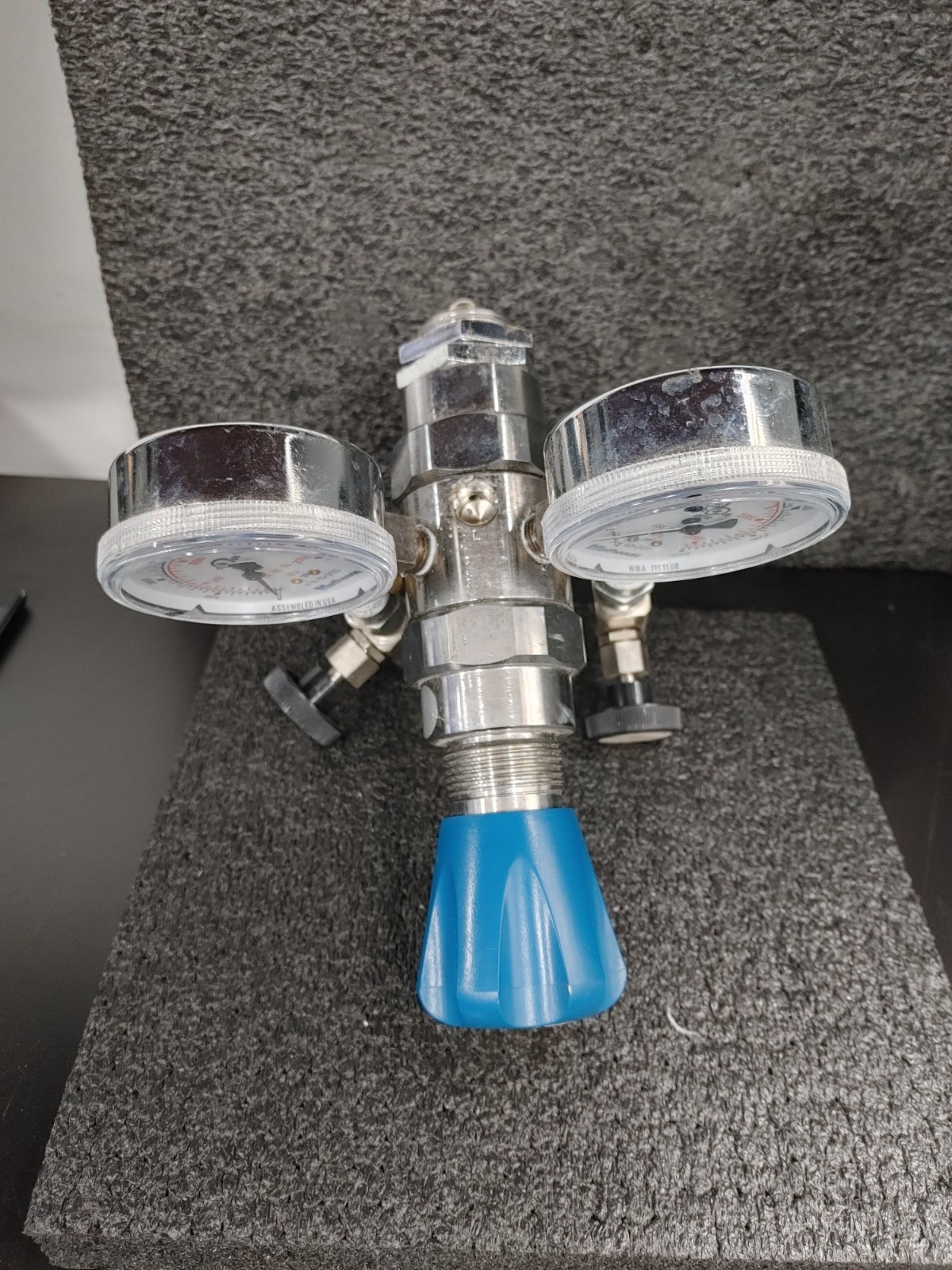 MATHESON High Purity Regulator with PROSTAR Valve X2 and Pressure Gauges
