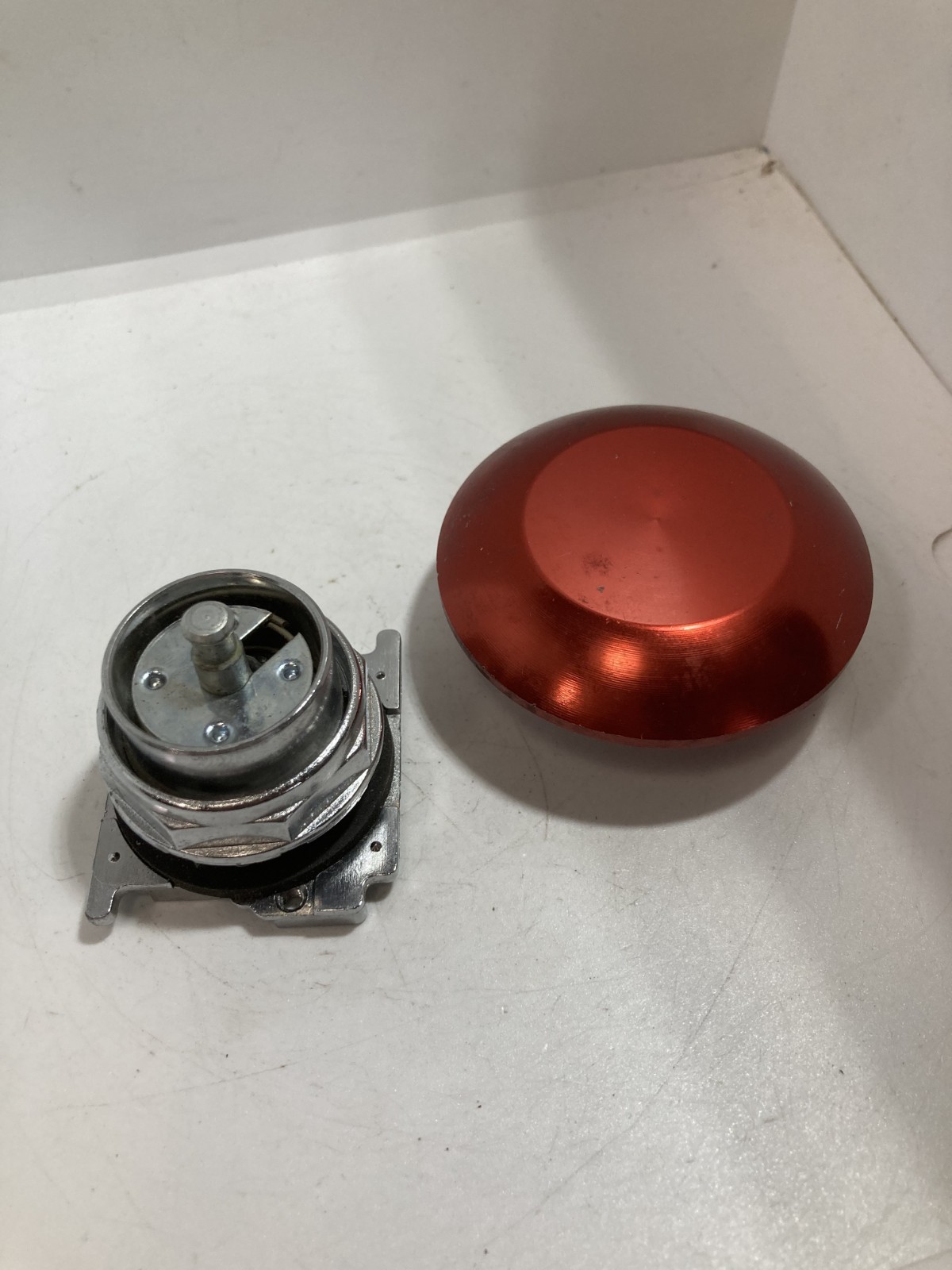 CUTLER HAMMER 10250ED1319 PUSHBUTTON OPERATOR JUMBO RED MUSHROOM
