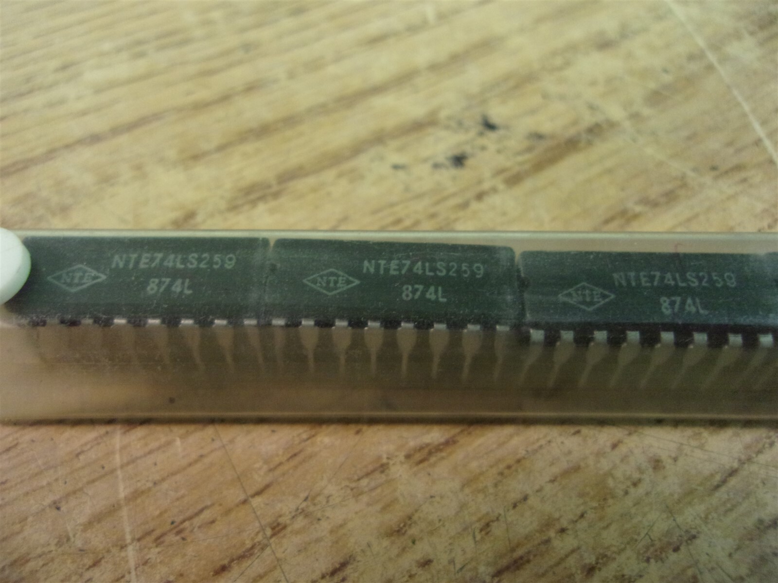NEW NTE NTE74LS259 IC TTL-LO Pwr Schottkey 8-Bit Rail of 12 *FREE SHIPPING*