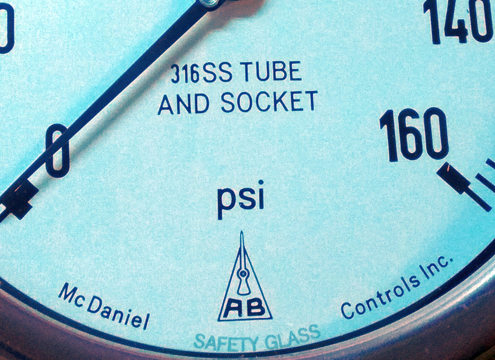 1 NEW MCDANIEL AB20604 0-160 PSI PRESSURE GAUGE 1/4″ NPT NIB ***MAKE OFFER***