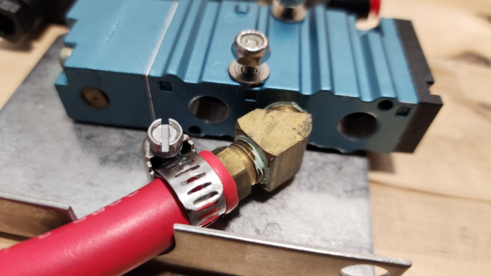 MAC DM-DDBJ-1KA Solenoid Valve 12VDC 5.4Watts With 801-4 Push-Lok Hose