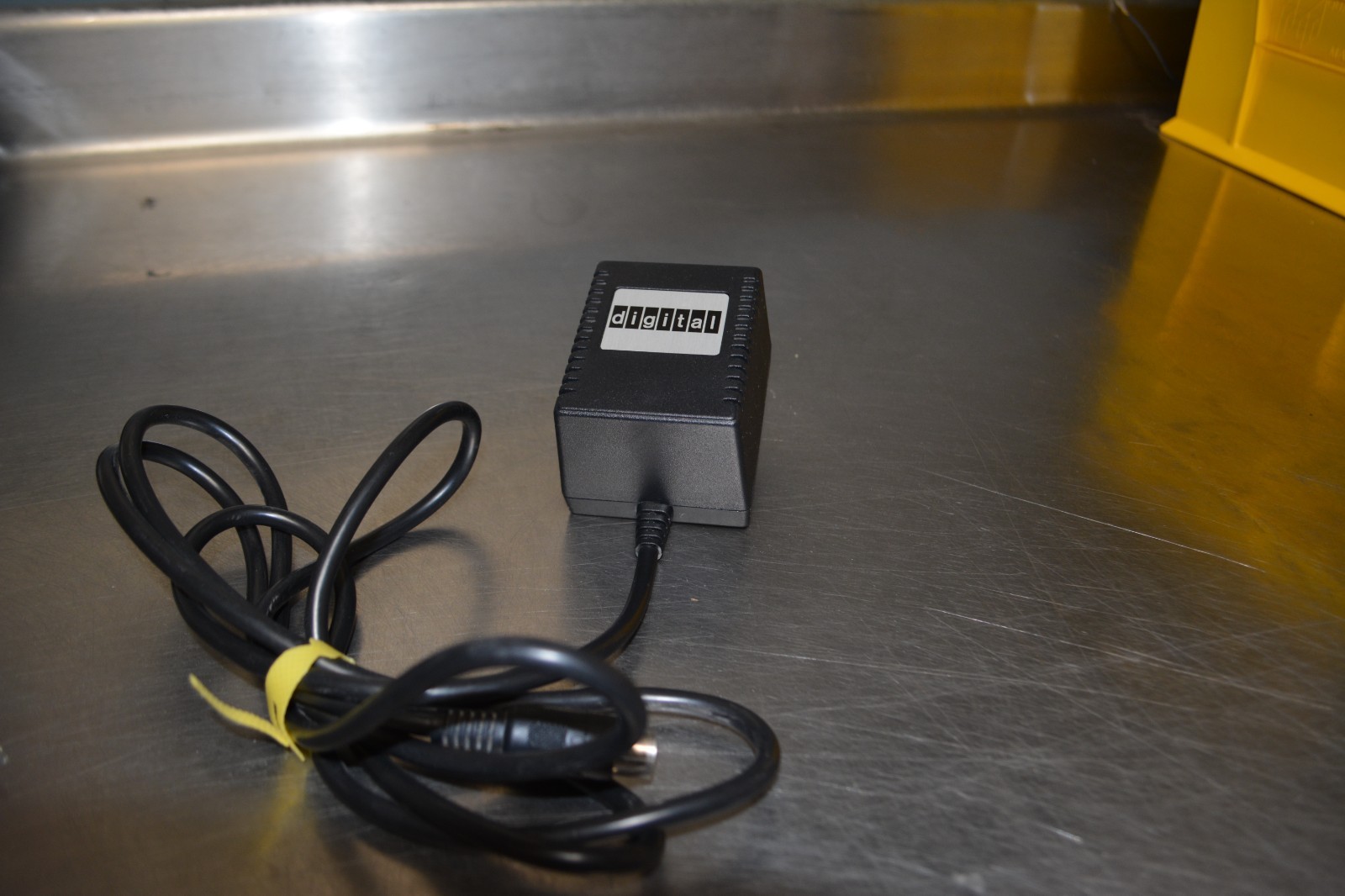DIGITAL POWER SUPPLY 29-26240-00 FOR DATA PROCESSING EQUIPMENT 120VAC 60HZ 0.12A