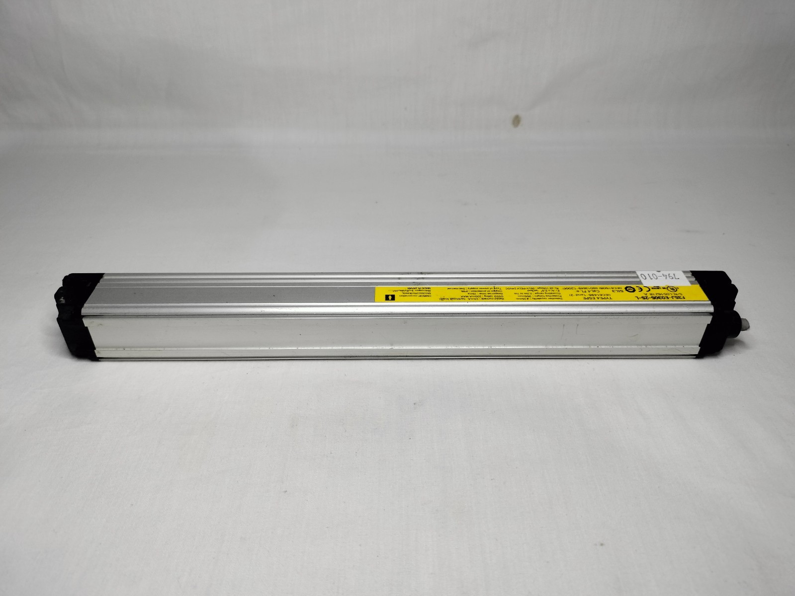 Omron F3SJ-E0305-25-L F3SJE030525L Safety Light Curtain Emitter Made in Japan