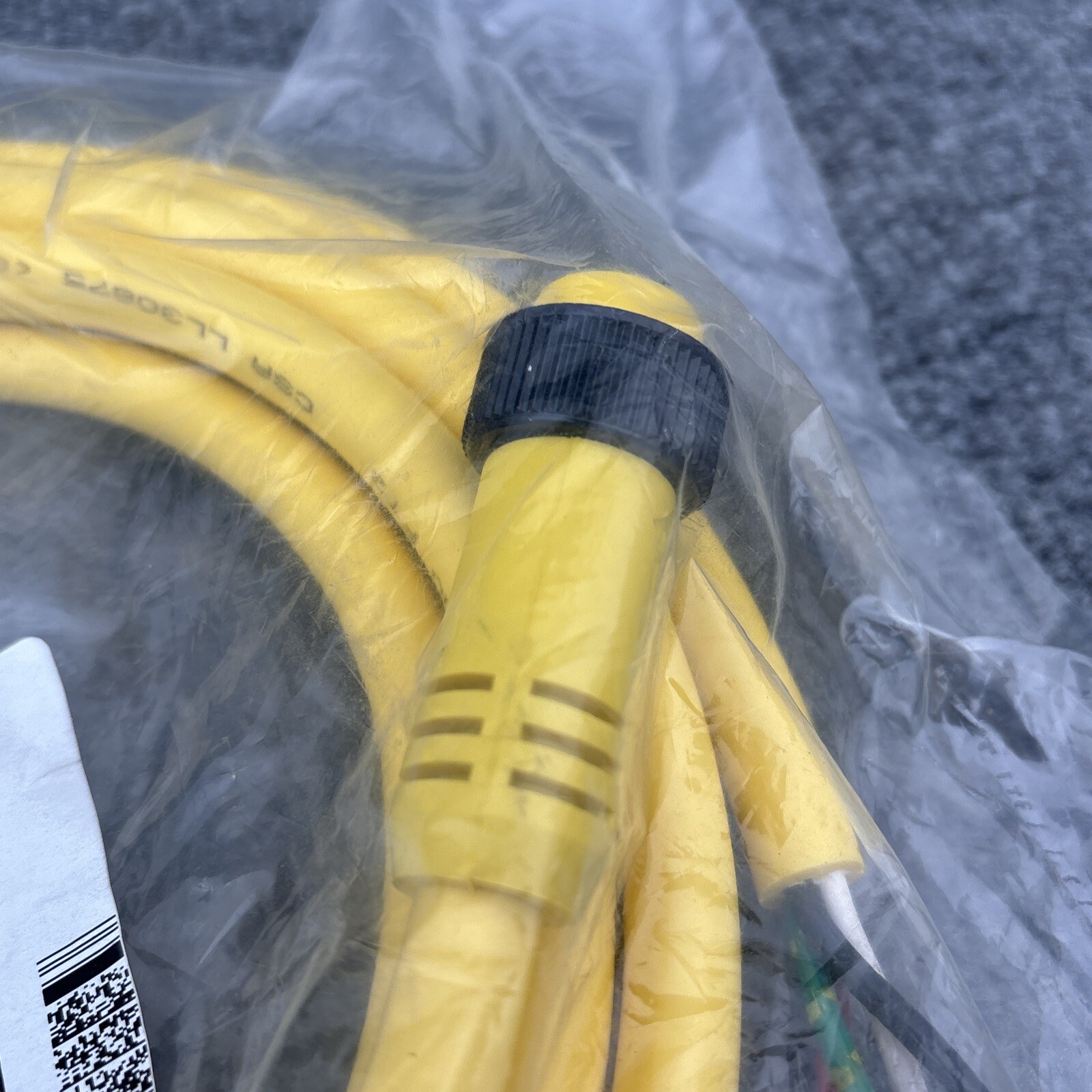 Woodhead 1300061002 Brad connectivity Male Straight cor set 4p 12′ 16/4awg pvc