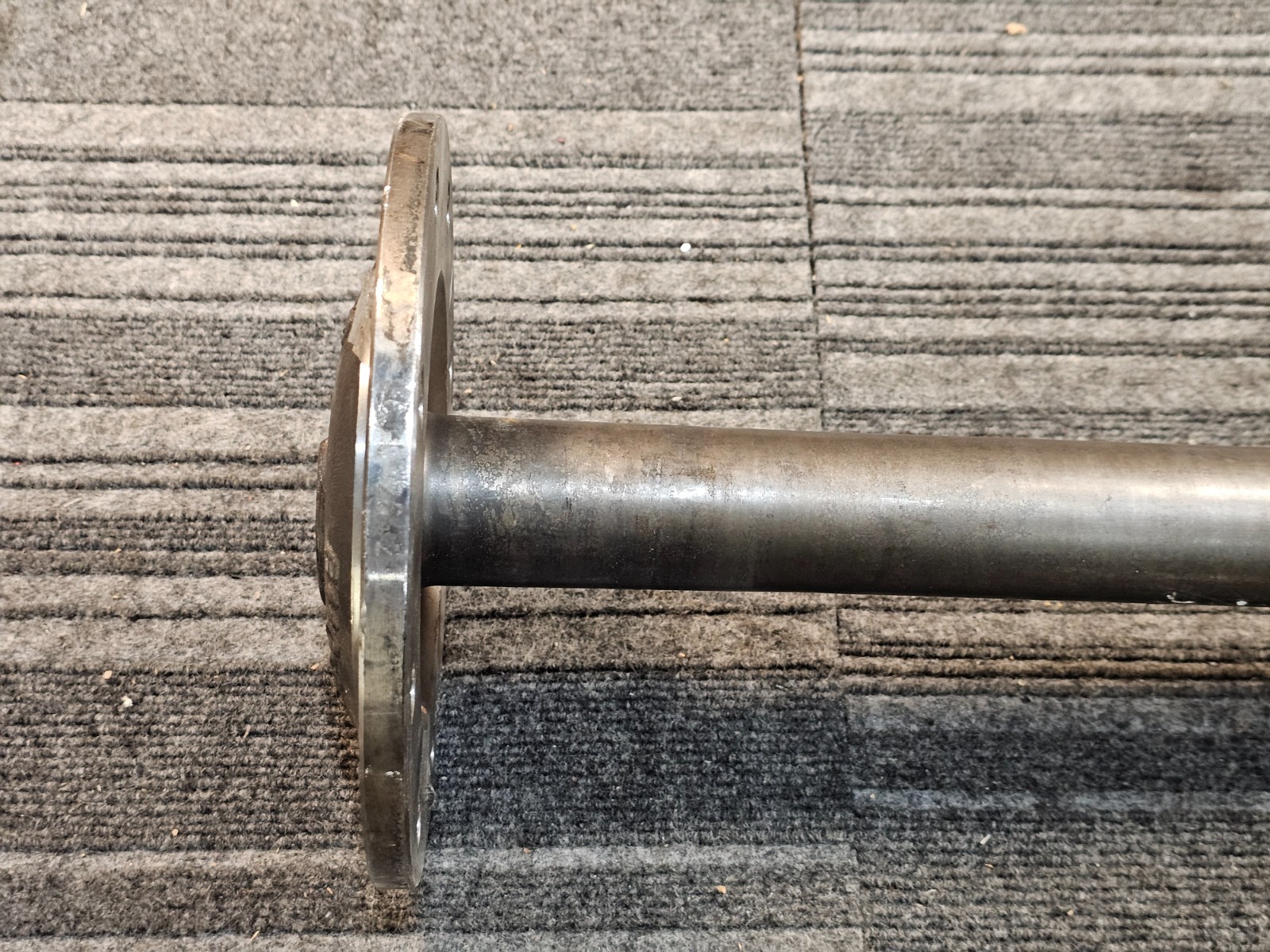 Meritor B110-9 41-3/8″ Axle Shaft L2612 906 SIlver, 8-Bolt Hole Steel