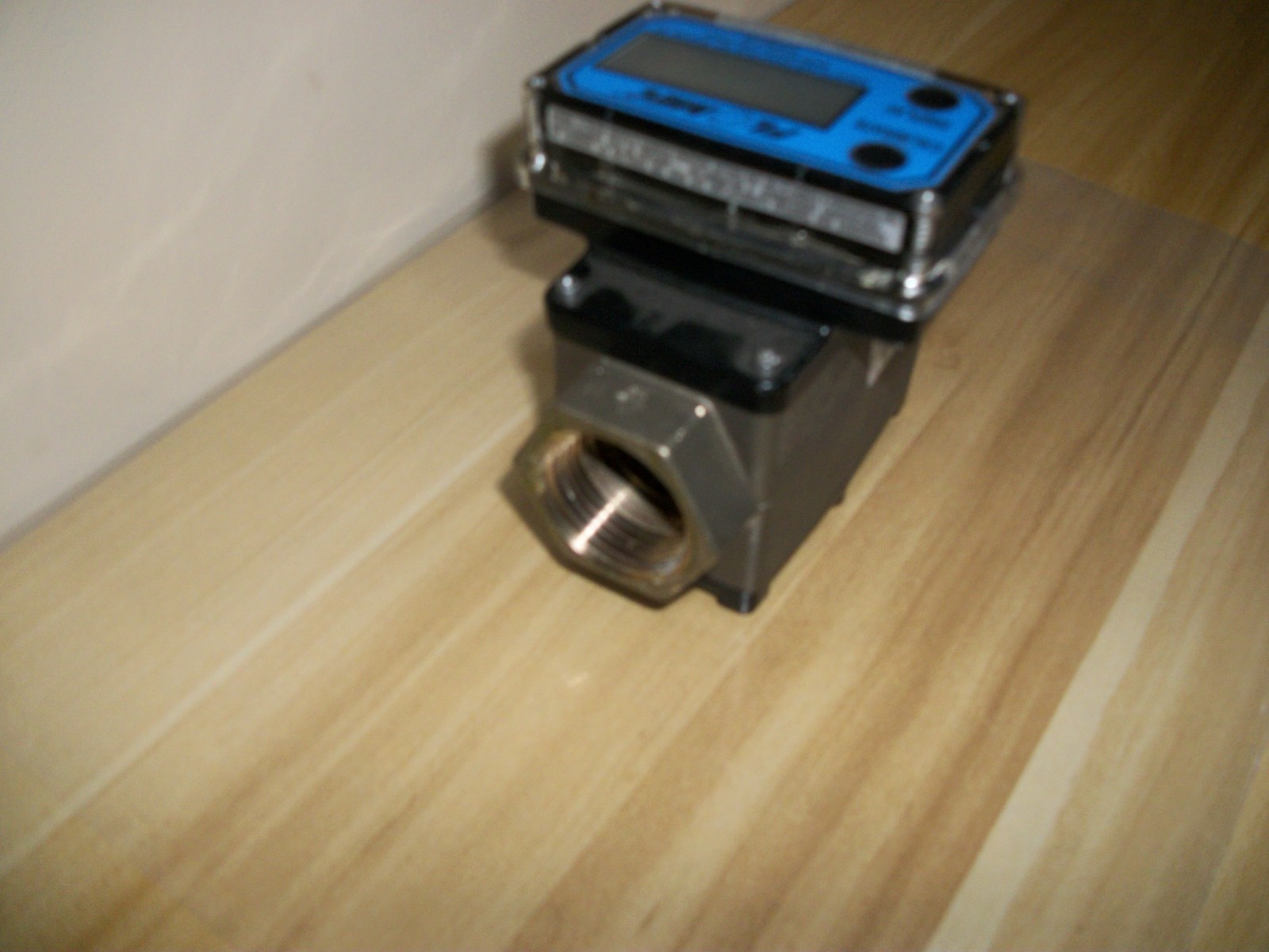 UNUSED FLOMEC ELECTRONIC DIGITAL FLOWMETER MODEL G2B10N09GMA B10N 300 PSI
