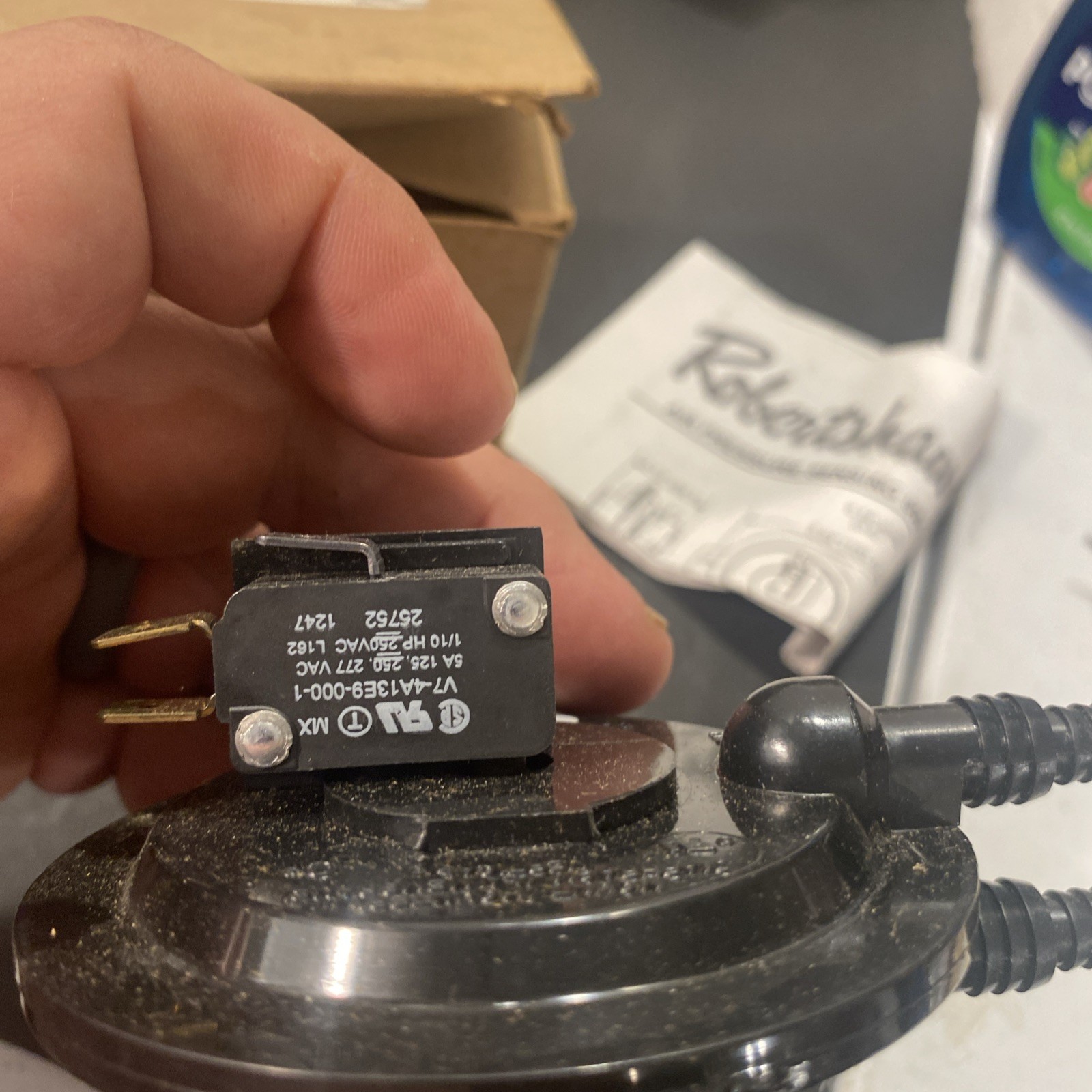 Robert Shaw 2374-495 Air Pressure Sensing Switch Kit RL