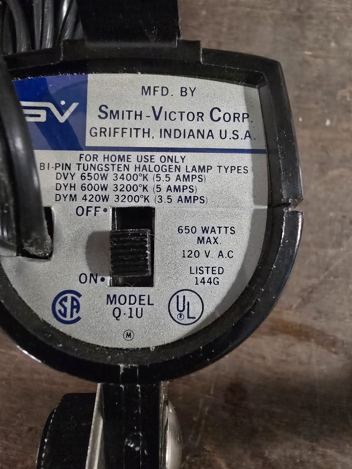 Smith-Victor Q-1U Halogen Light w/ Bracket, Needs new bulb *FREE SHIPPING*