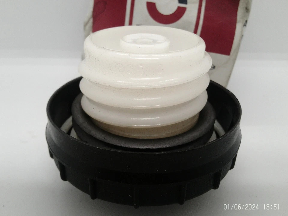 Vintage Delco, General Motors 15996393, 15671703, 15649035 Diesel Cap GM