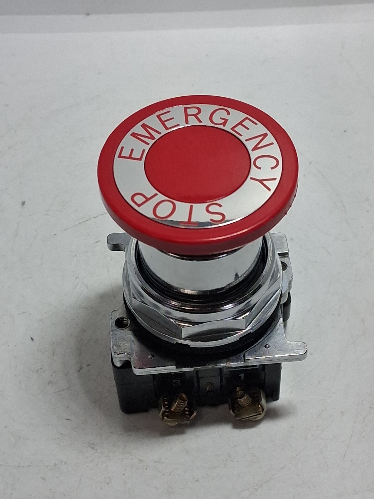 CUTLER HAMMER 10250T5B63-1X PUSH PULL E-STOP 2 POSITION RED 1NO/1NC NNB