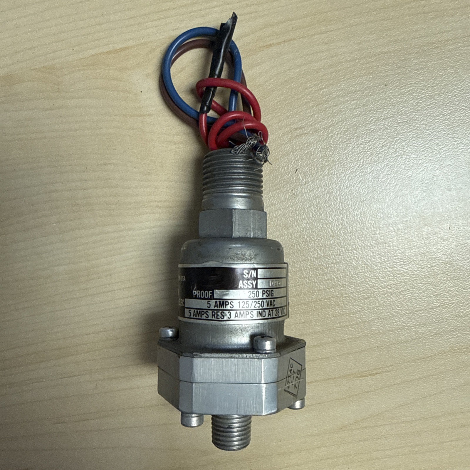 ITT NEO-DYN 182P12C3 VACUUM SWITCH, 250PSIG, 5 AMPS, 125/250VAC, NNB
