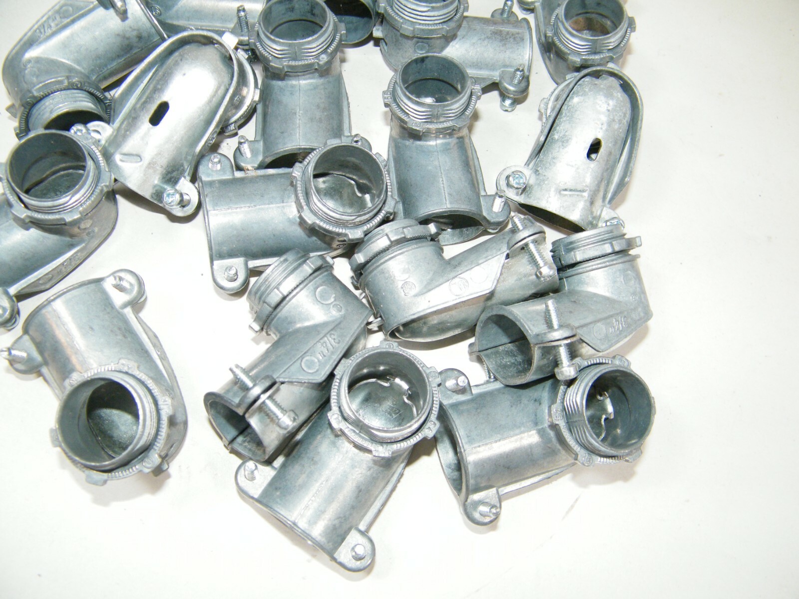 (20) CONDUIT FITTINGS CLAMP STYLE 90 DEGREE 3/4″ CONNECTOR