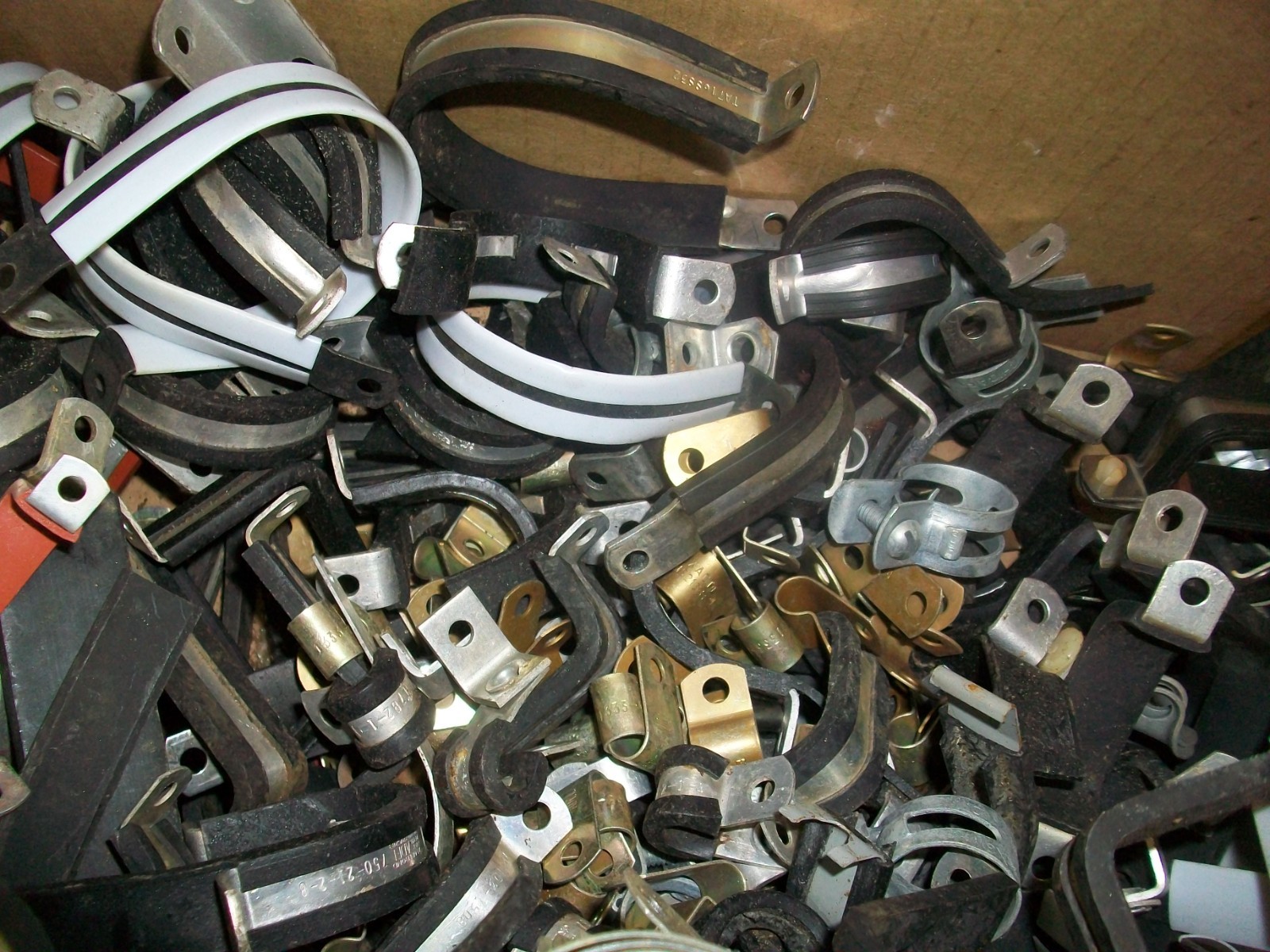 19lbs Assorted Pipe Straps – Light duty NEW