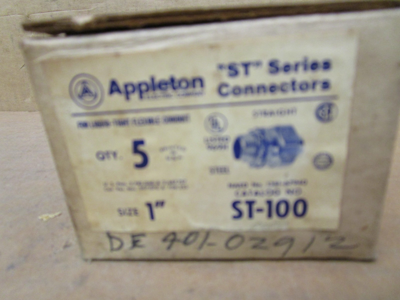 New Open Box of 5 Pieces Appleton ST-100 1″ “ST” Series Connectors 51383LR