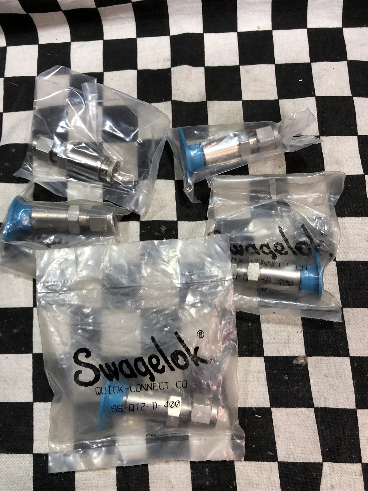 Swagelok Quick Connect 1/4” Comp, SS-QT2-D-400, SSQT2D400, Lot Of 5, #122KC