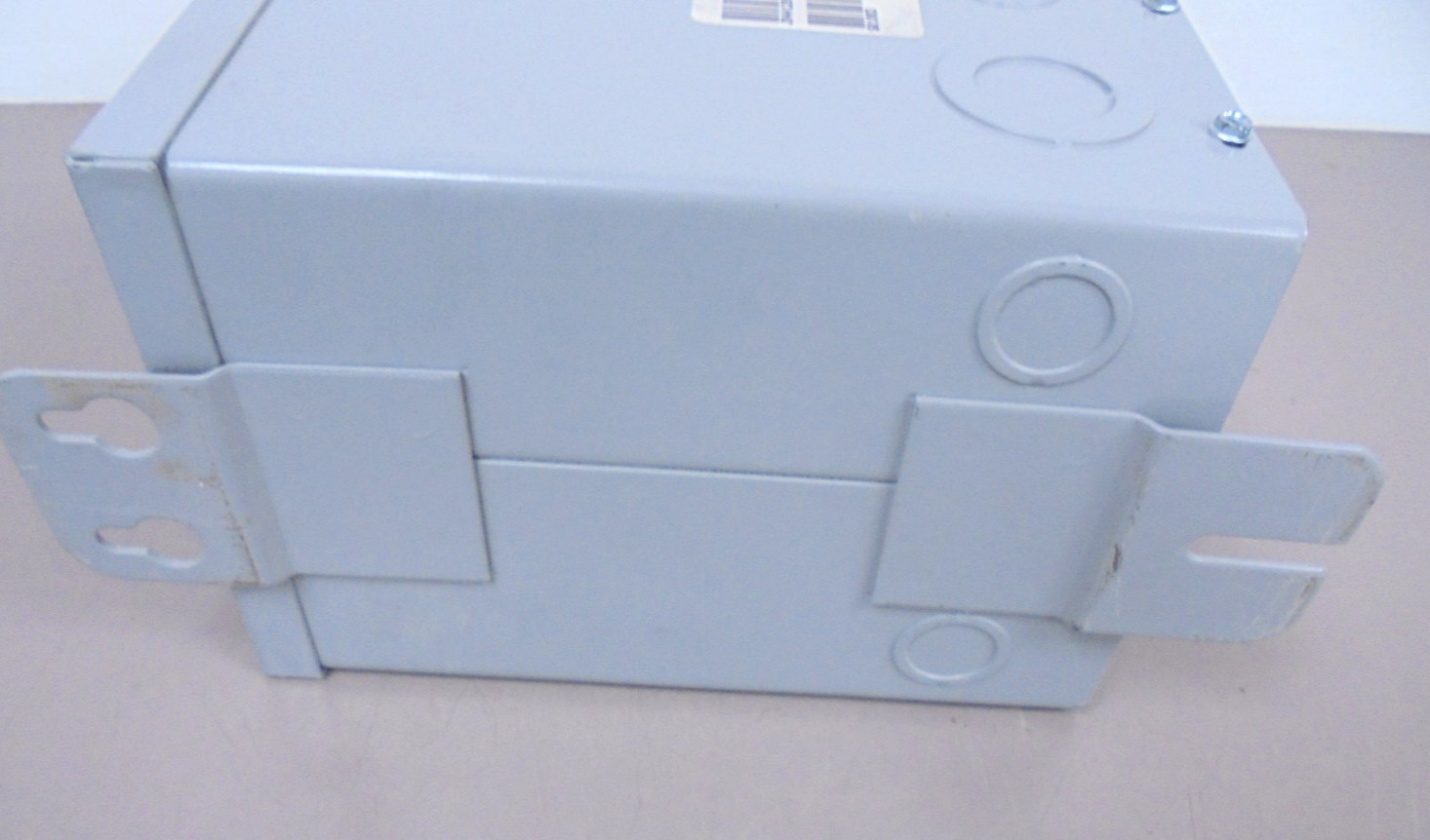 Cutler-Hammer S10N06A01N Dry Type Distribution Transformer 120/240 to 16/32