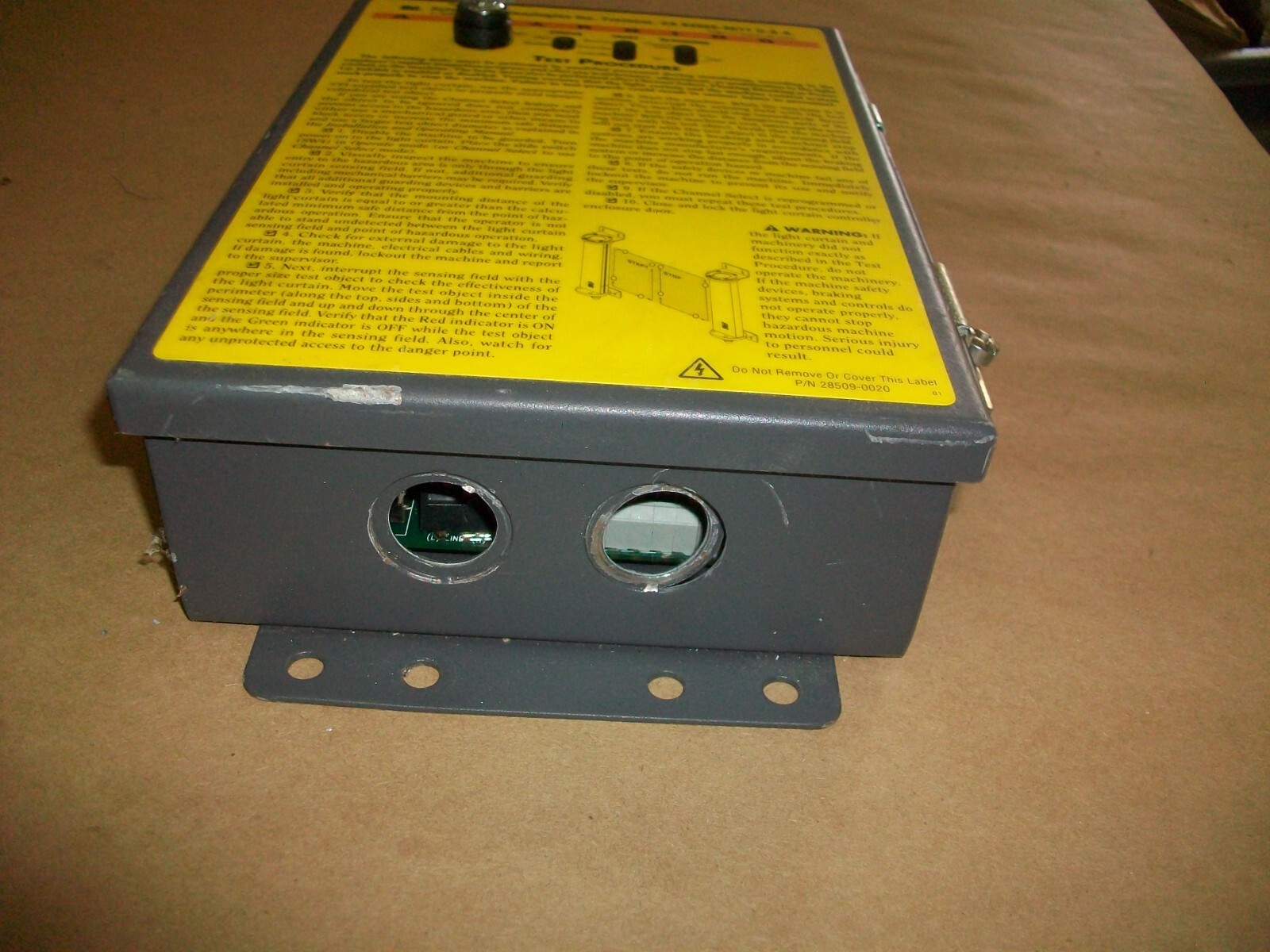 STI LIGHT CURTAIN CONTROLLER 70027-1002 LCCK-FB-AC1-U USED
