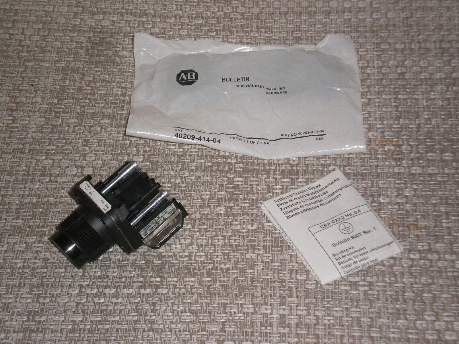 New! Allen Bradley 800HC-BR2A 30mm Momentary Push Button Black Free Shipping