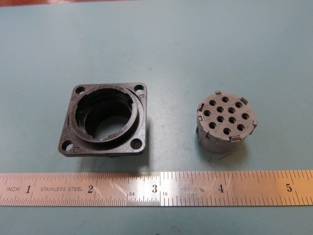 Amphenol 5440 E 212 F Qty of 10 per Lot MULTI ROUND CONNECT panel recept 12×7.5