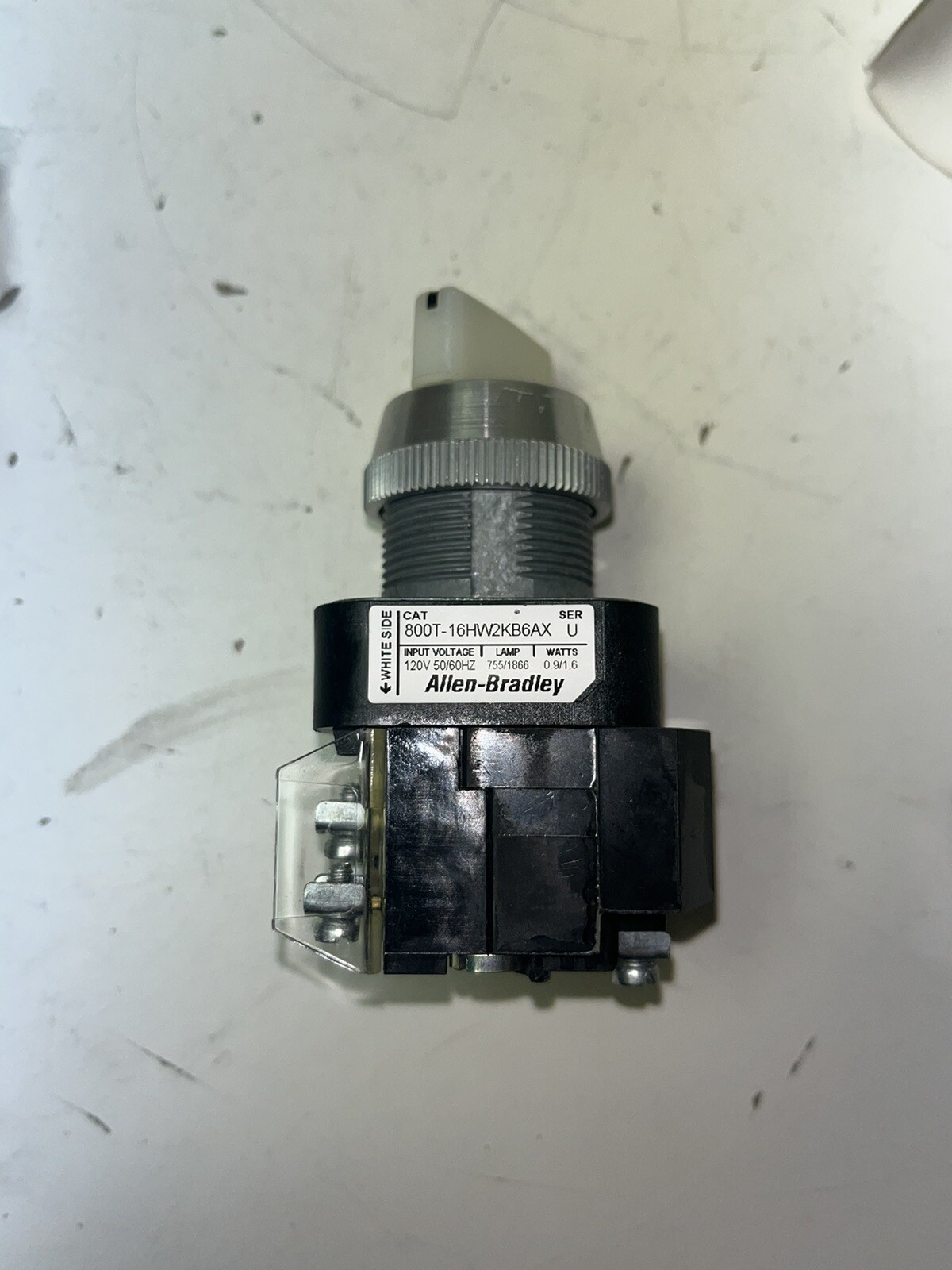New ALLEN-BRADLEY 800T-16HW2KB6AX 30mm ILLUMINATED SELECTOR SWITC New In Box