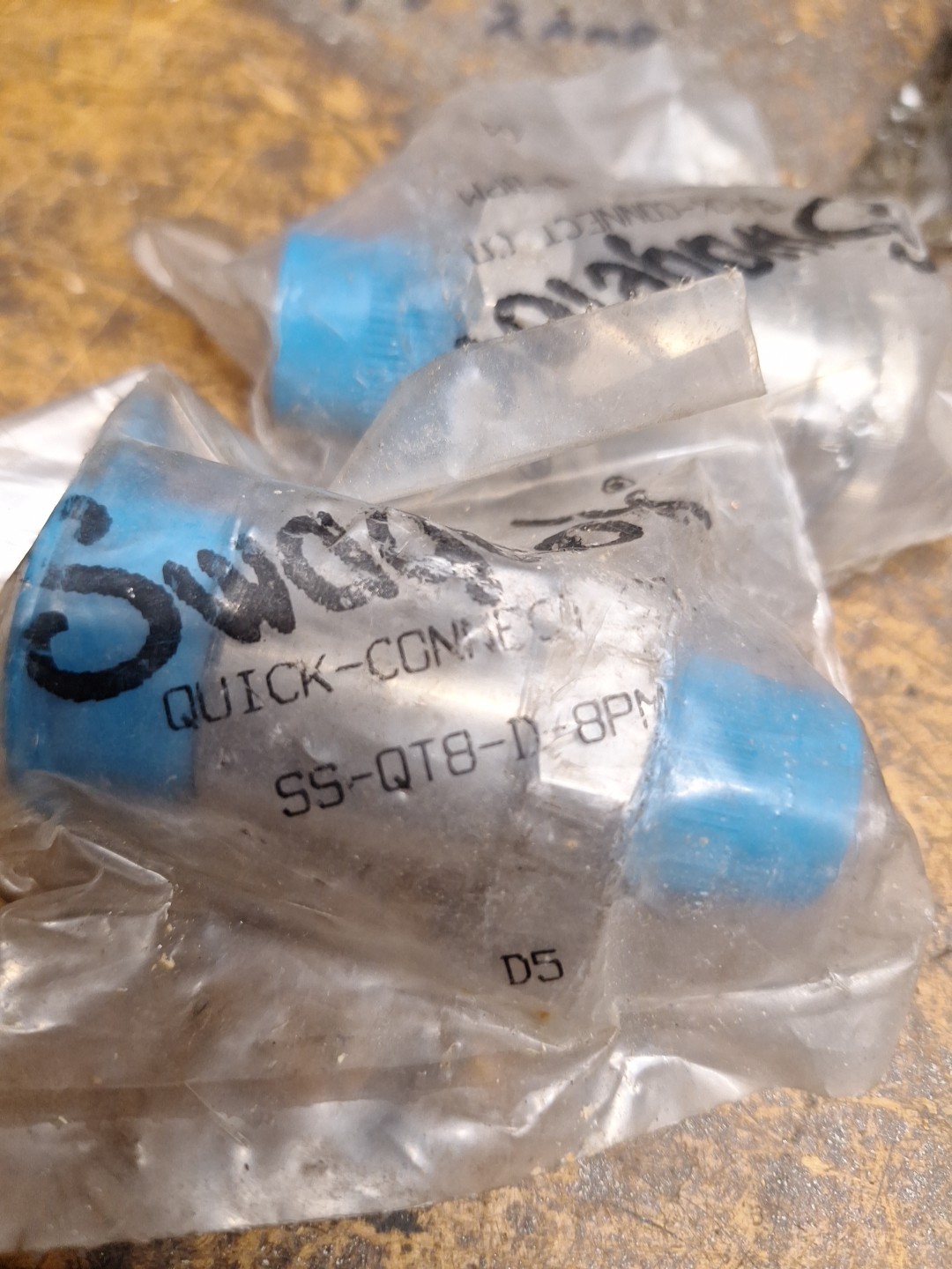 2 NEW SWAGELOK SS-QT8-S-8PM