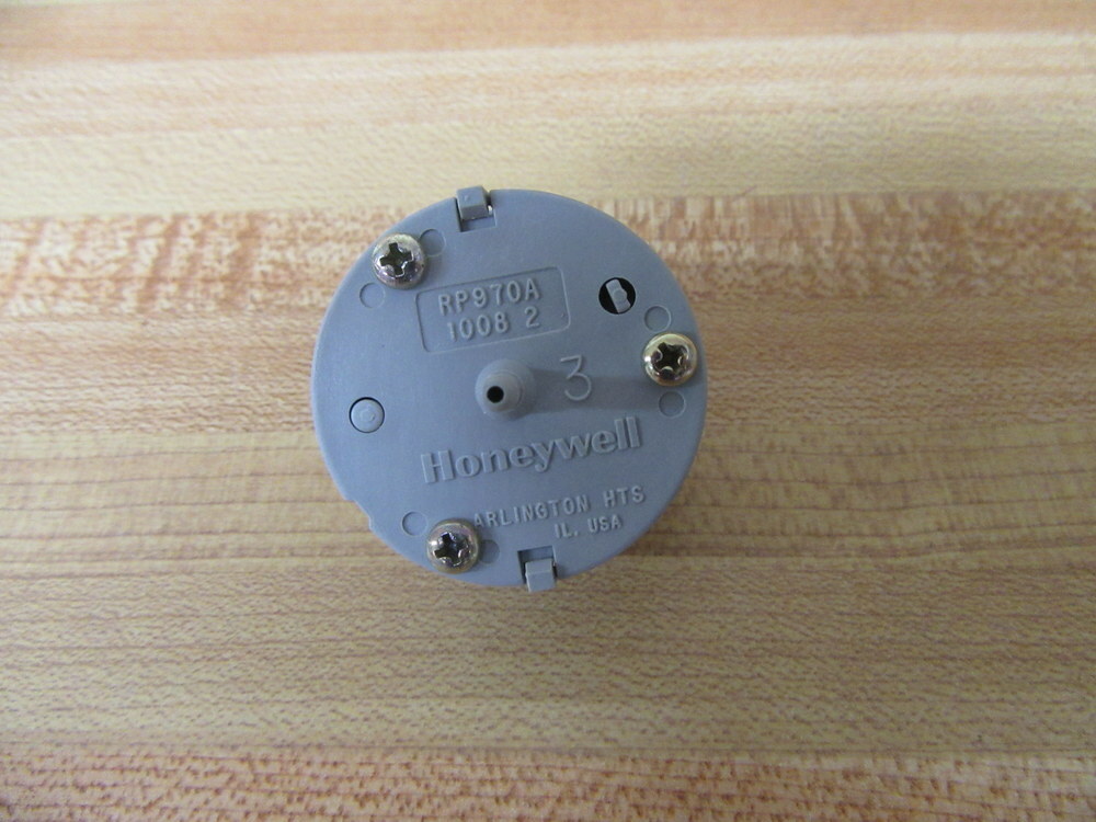 Honeywell RP970A-1008-2 Pneumatic Relay RP970A10082 W/O Mounting Bracket