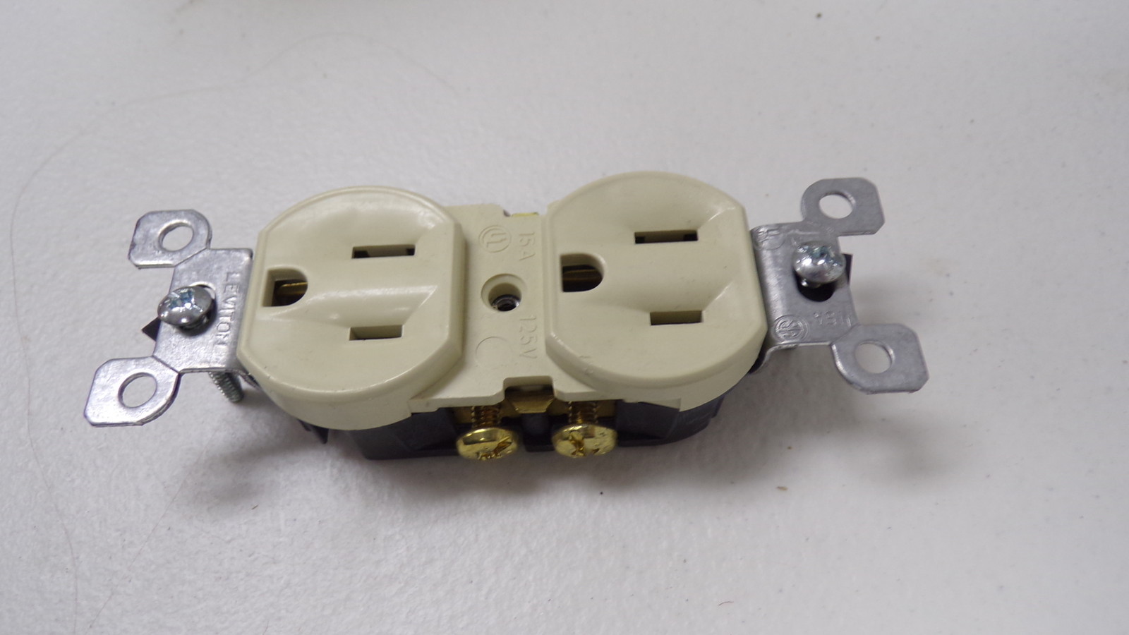 Leviton Outlet 15A 125V IVory Color, Box of 8 *FREE SHIPPING*