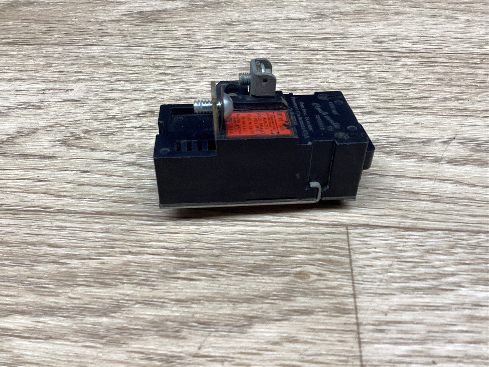 PUSHMATIC BULLDOG CIRCUIT BREAKER 15 AMP 1 POLE 38258 #813F131*CO