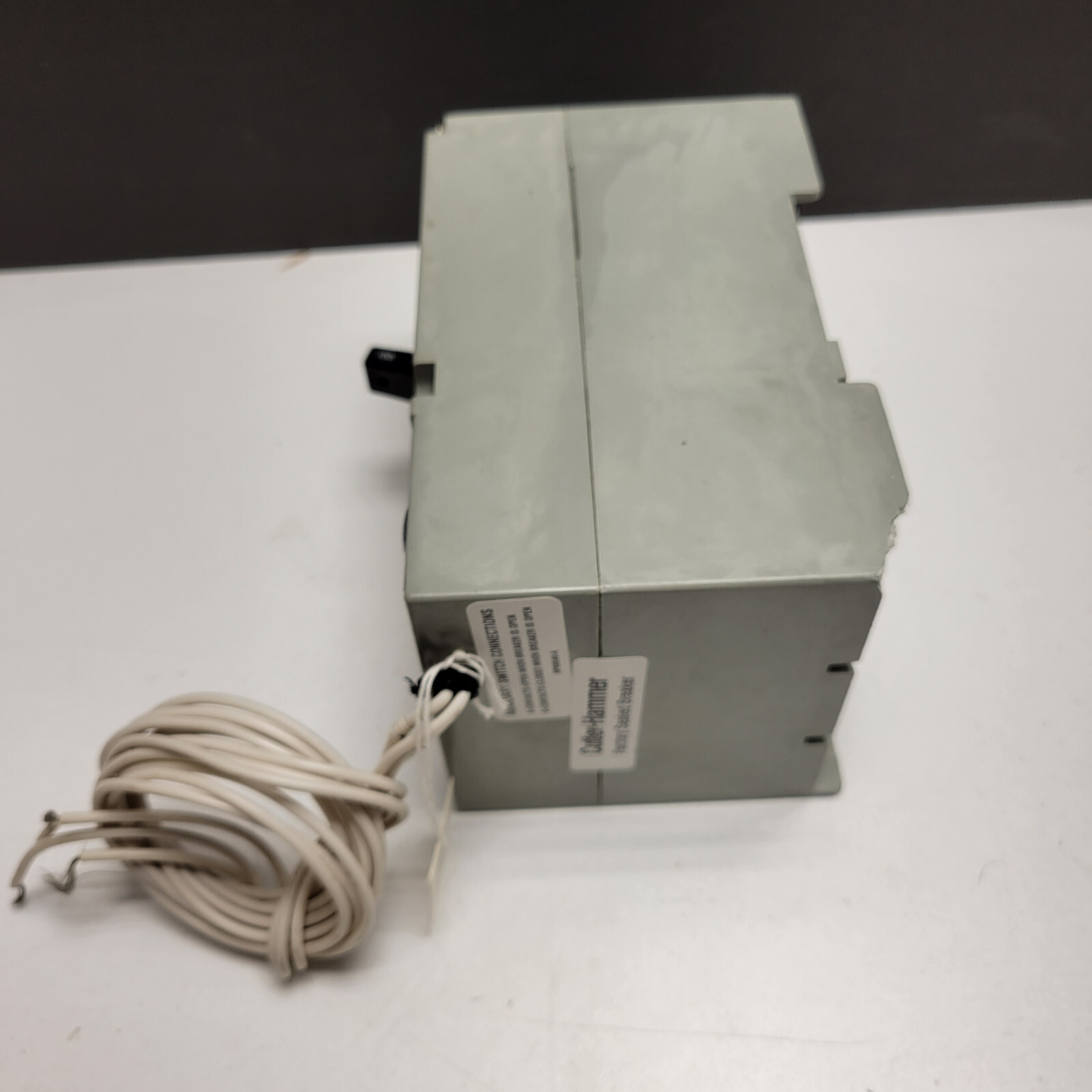 5930-01-077-3138 Toggle Switch Circuit Breaker etn2755-01