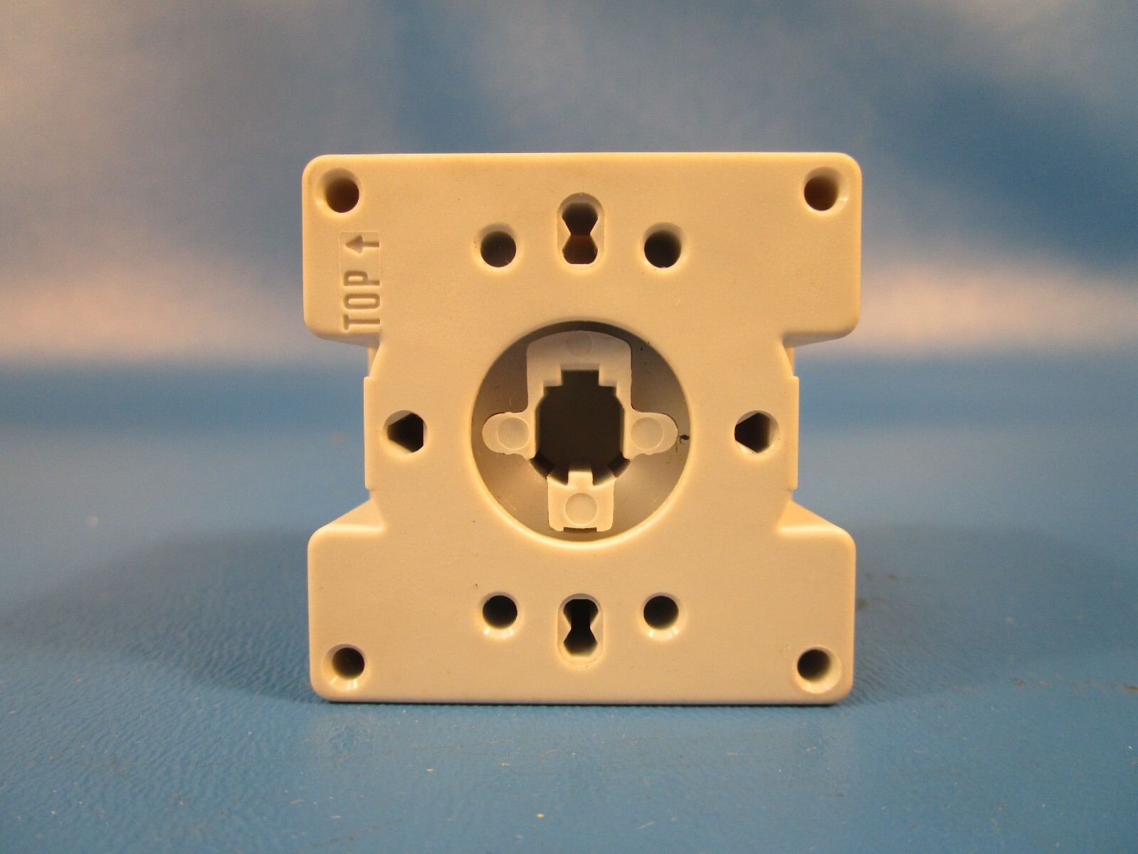 Allen Bradley 194L-E12-1751, Load Switch, 12 AMP, 230-690 V, POLE, OFF-ON 90 DEG