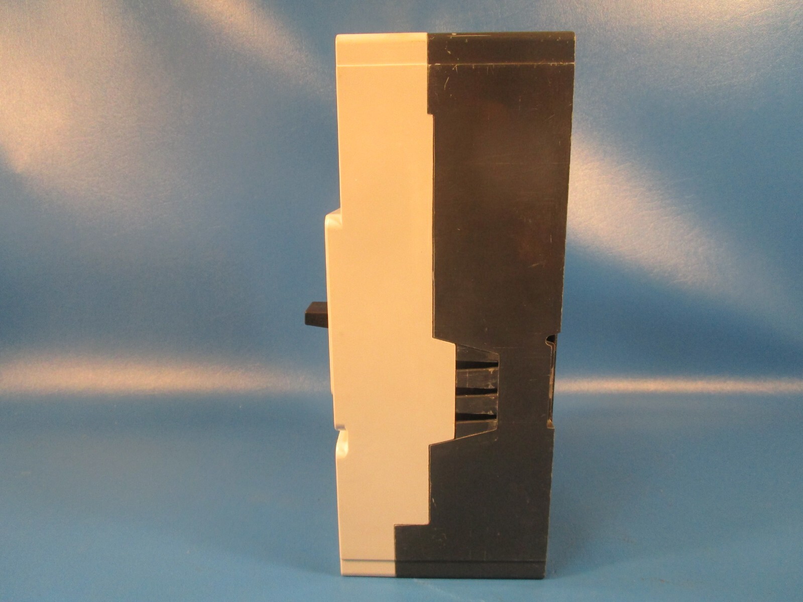 Eaton HJW3250V Molded Case Breaker HJW 3 Pole, 250A 690V 50/60Hz
