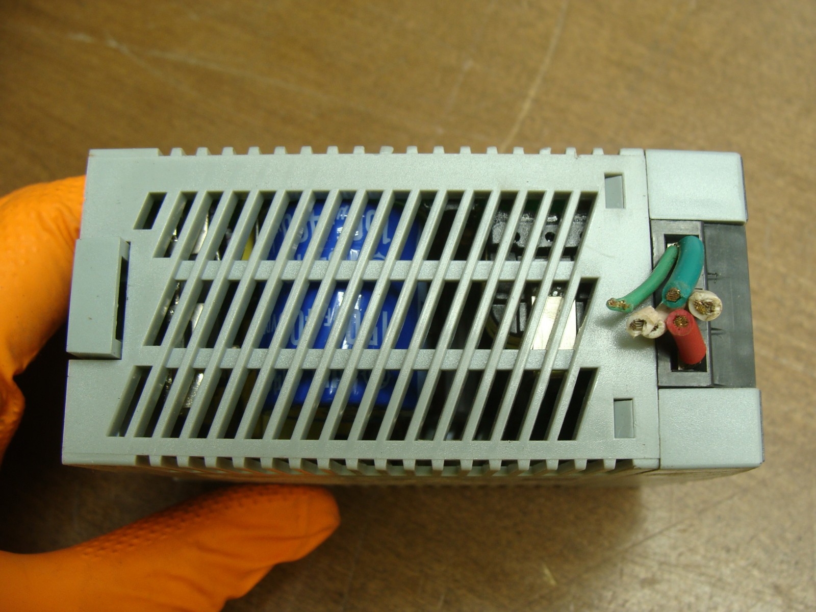 LOT OF 2 SOLA AC TO DC SWITCHING POWER SUPPLIES SDP 2-24-100T OUT: 24VDC / 2.1A