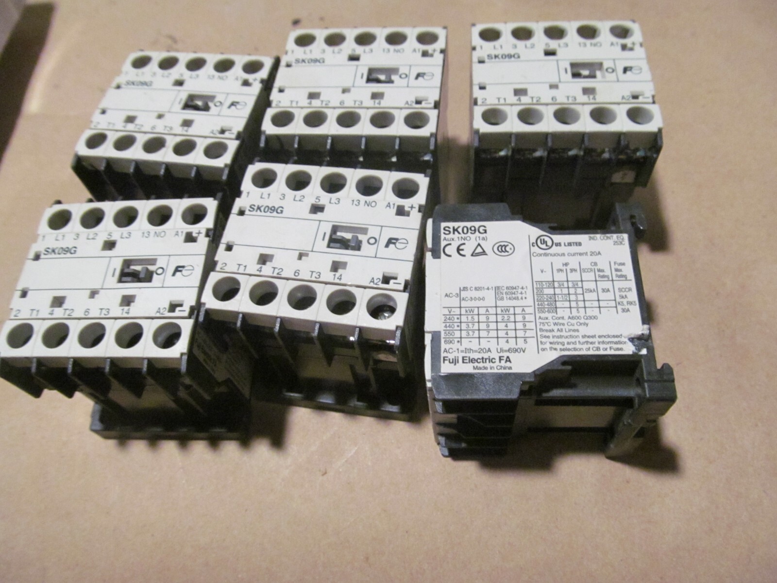 6- FUJI SKO9G 3 POLE 20A CONTACTORS 600V DRM B-31