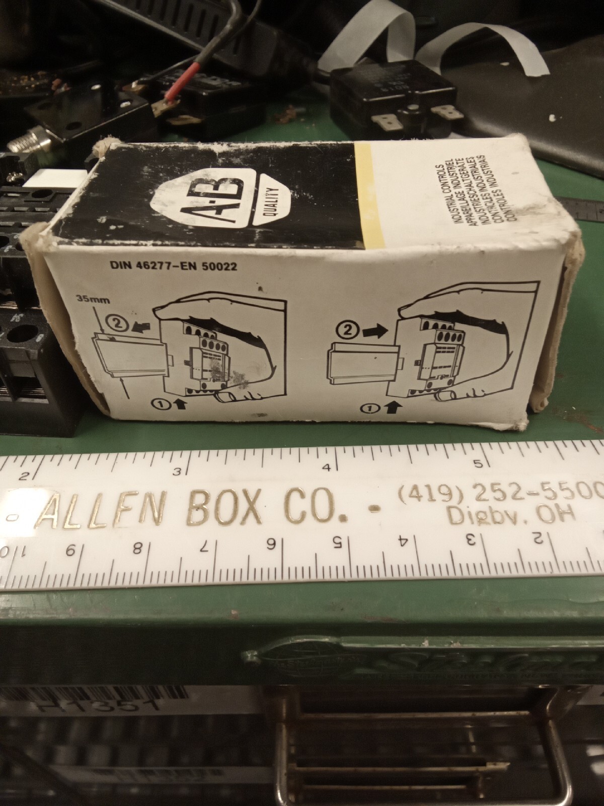 Allen-Bradley 700-HN103-B Relay Socket 14-Blade Din Rail Mount 300VAC 7Amp