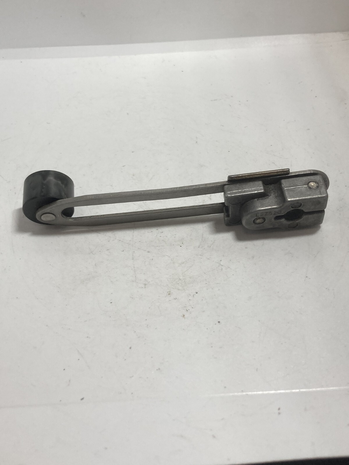 HONEYWELL LSZ52C LIMIT SWITCH ROLLER ARM ADJUSTABLE 1.50-3.50 RADIUS NYLON