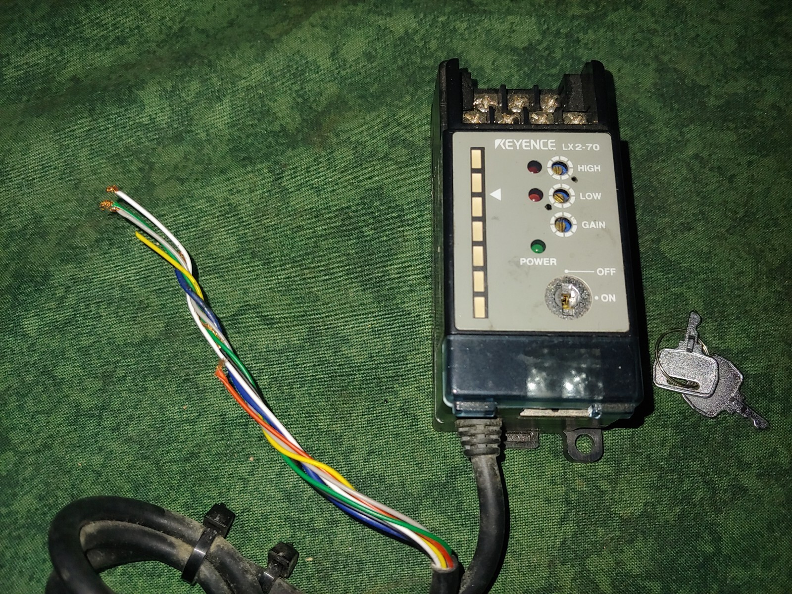 KEYENCE – LX2-70 Laser Thru Beam Sensor Module with Key (17219-Tub-Y3)