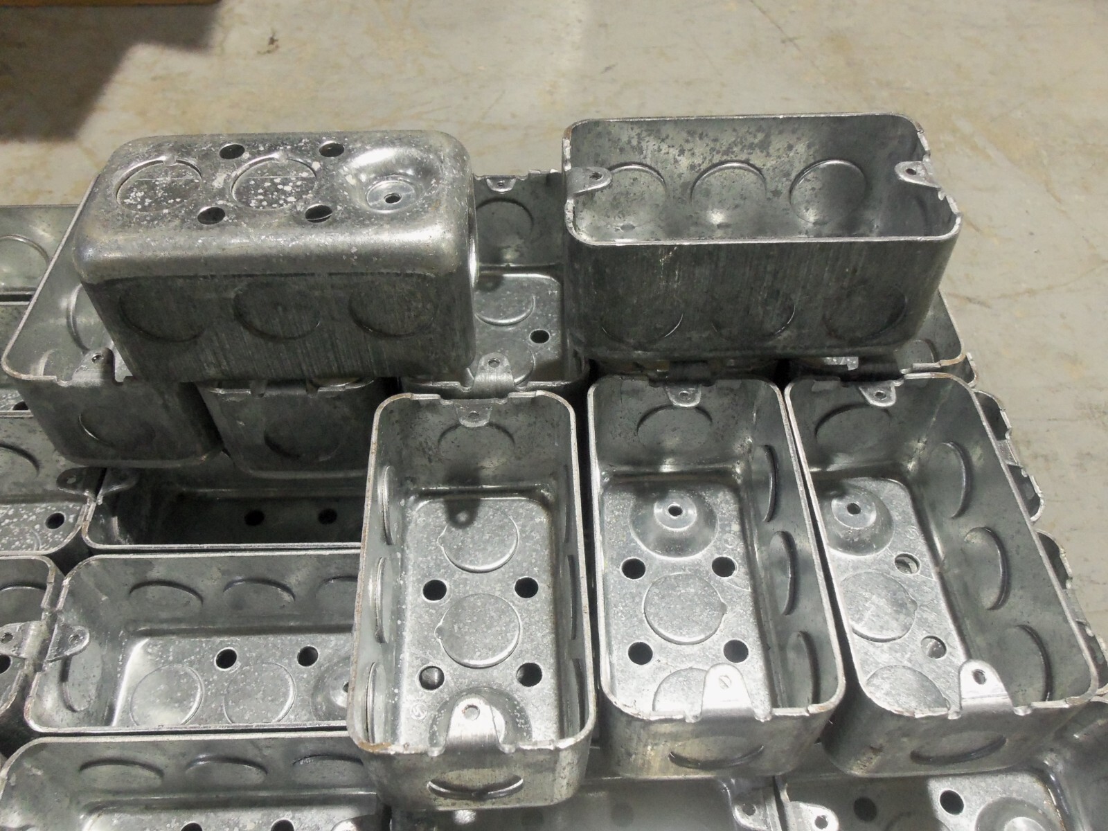 NEW LOT OF 50 UNITY V201 STANDARD HANDY BOX 1-7/8” DEEP 1/2″ KO 13.0 CUBIC INCH