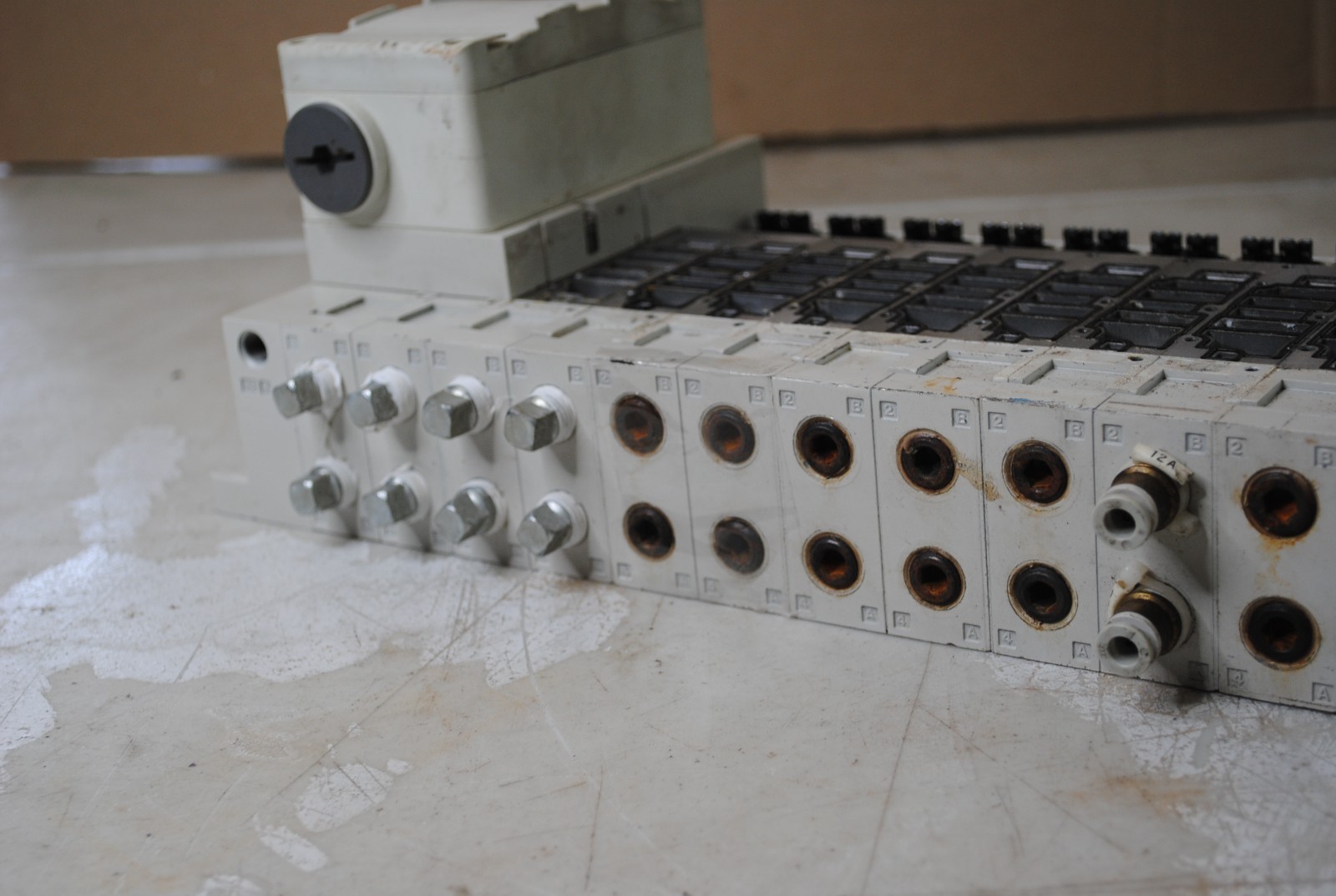 SMC Plug-In Manifold Used Working Condition Free Shipping