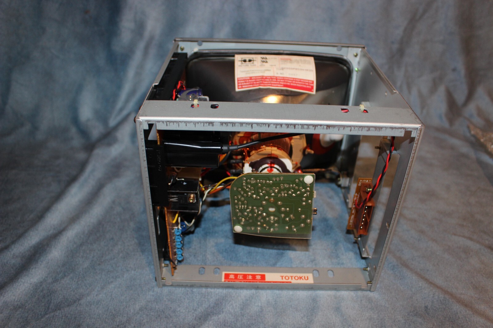 Totoku 9″ Monochrome CRT (Refurbished by Fanuc) A61L-0001-0092 /U MDT947B-1B