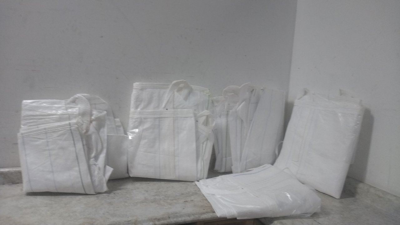 Shoptough 228284 5 Pk 36 In Inside L/W 2500 Lb Weight Cap Bulk Bags with Spout
