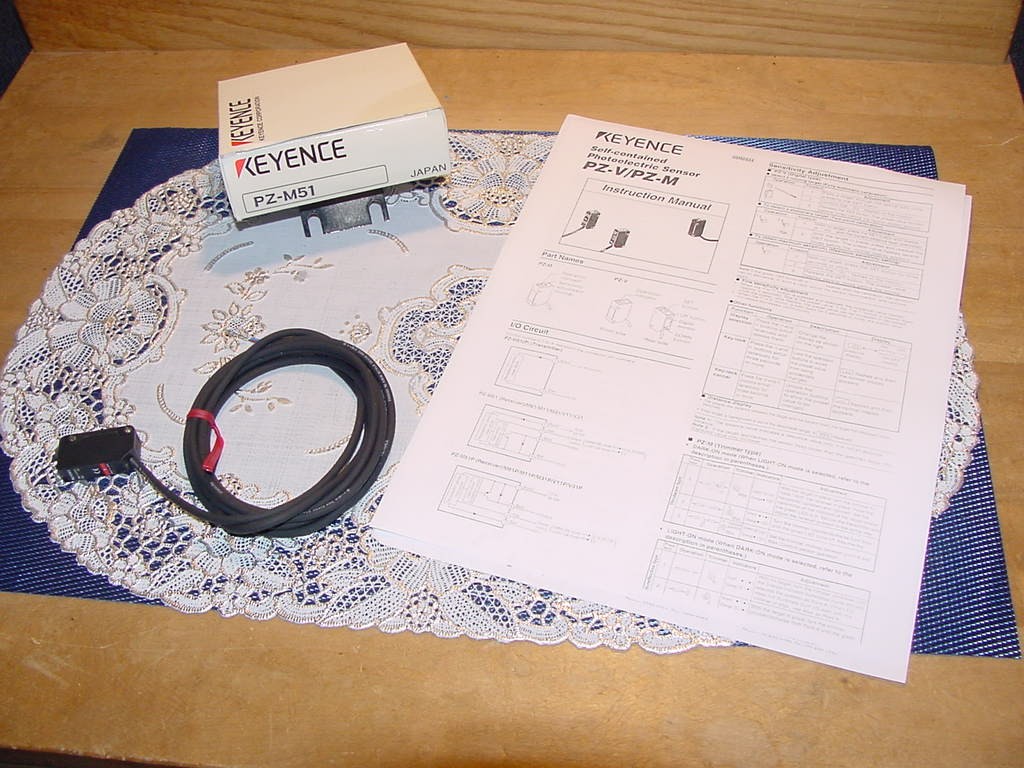 Keyence PZ-M51 , Square Transmissive Cable Type, NPN, 12-24VDC, BU OV, New Open